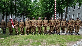 Pododdział z Westerplatte na święcie 16 pułku