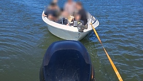 Policja ratuje dryfujących łodzią na Zalewie Wiślanym