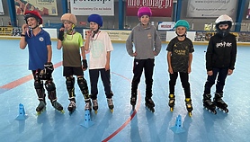 Ponad 100 uczniów na rolkach Ponad 100 uczniów na rolkach