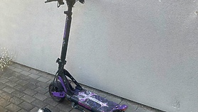 Porzucił towarzyszkę, uciekał przed policją... wjechał hulajnogą w ścianę Porzucił towarzyszkę, uciekał przed policją... wjechał hulajnogą w ścianę