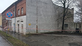 Pustostan się sypie, budynek nie zostanie rozebrany