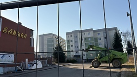 Rozbierają były market, by zbudować mieszkania