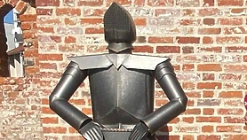 Rycerz stracił głowę, szukają jej służby