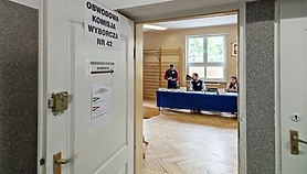 Siedmiu czy ośmiu posłów? PKW zabiera głos