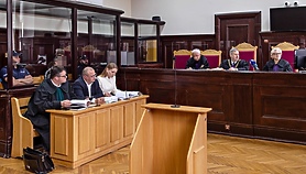 Mieli więzić, bić i zmuszać do kradzieży. Stanęli przed sądem Mieli więzić, bić i zmuszać do kradzieży. Stanęli przed sądem