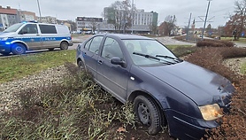 Uciekał przed policją... środkiem ronda Zamech