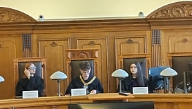 Proszę wstać, sąd idzie Proszę wstać, sąd idzie