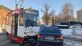 Wjechał pod tramwaj
