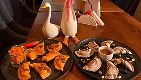 Zapraszamy na pierogi i firmowe wigilie do Szalonej Gęsi Zapraszamy na pierogi i firmowe wigilie do Szalonej Gęsi