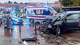 Zasłabł i wjechał w zaparkowane auta