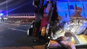 Ciężarówka zatarasowała S7