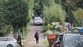 Samochodem po schodach na Dębicy