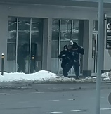 Napadł na strażników miejskich. Zobacz film!