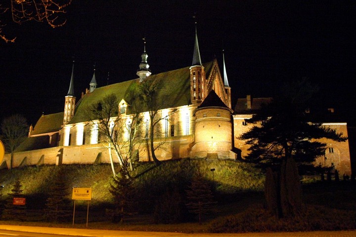 Frombork nocą