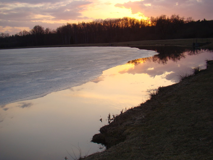 Wieczór nad jaziorem