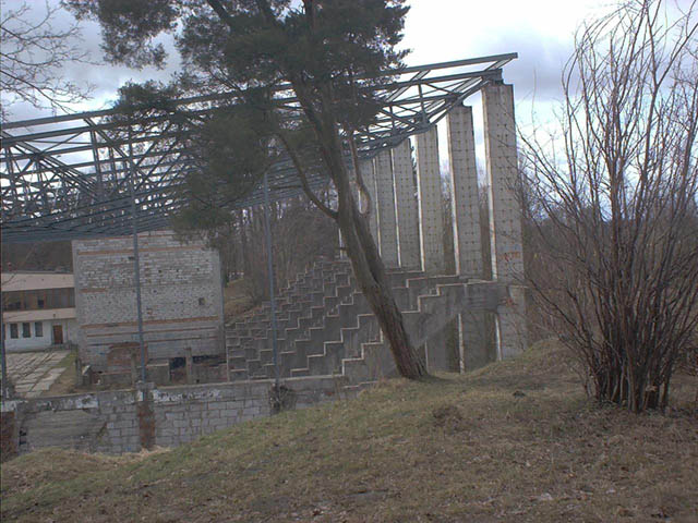 Niedokończona budowla w Parku Modrzewia