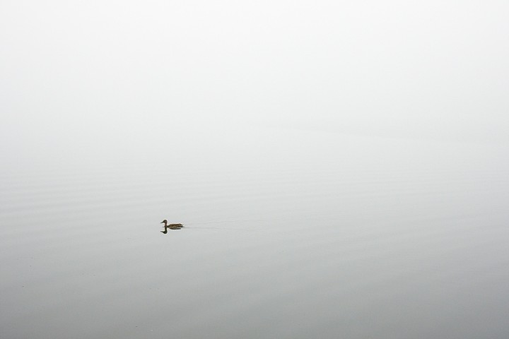 Na jeziorach mgła...