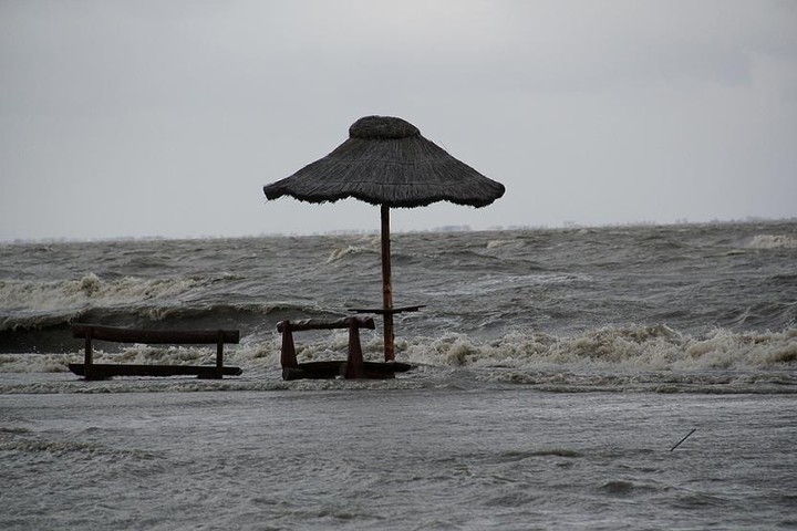 Zalana plaża w Suchaczu