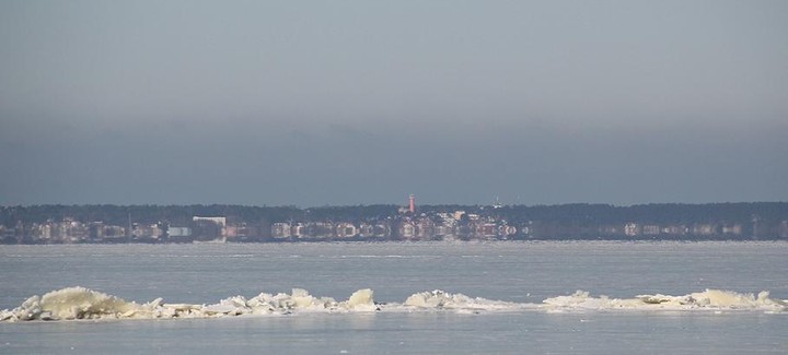Widok z Kadyńskiej plaży na Krynicę i okolice (Luty 2012)