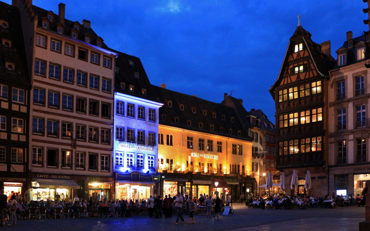Strasbourg nocą.