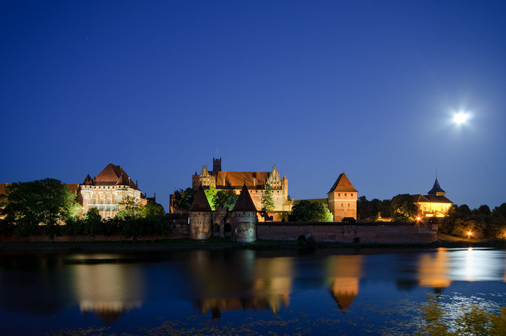 Malbork nocą.