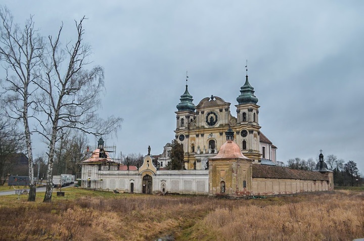 Zespół pielgrzymkowy Nawiedzenia NMP i Św. Józefa w Krośnie (gm. Orneta). (Luty 2015)