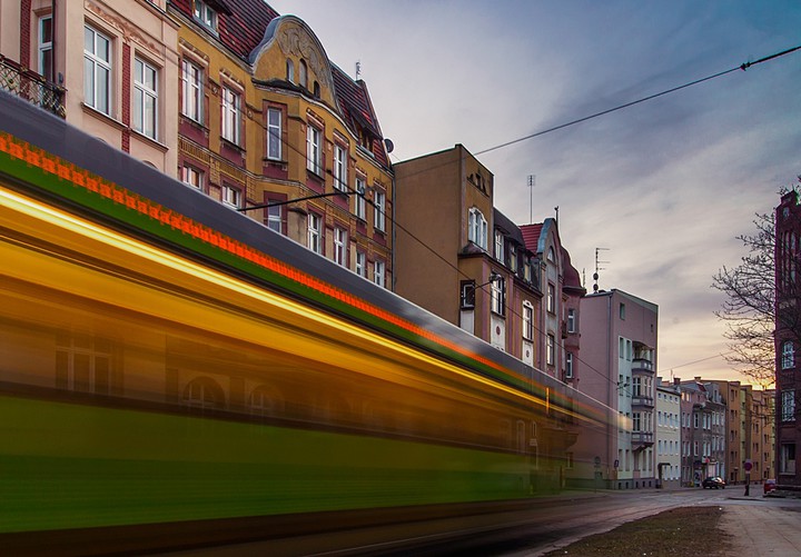 Zielona strzała pędzi Królewiecką (Marzec 2015)