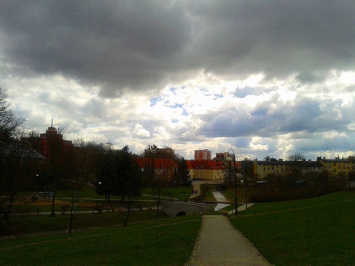 Nadciągają chmury... (Kwiecień 2015)