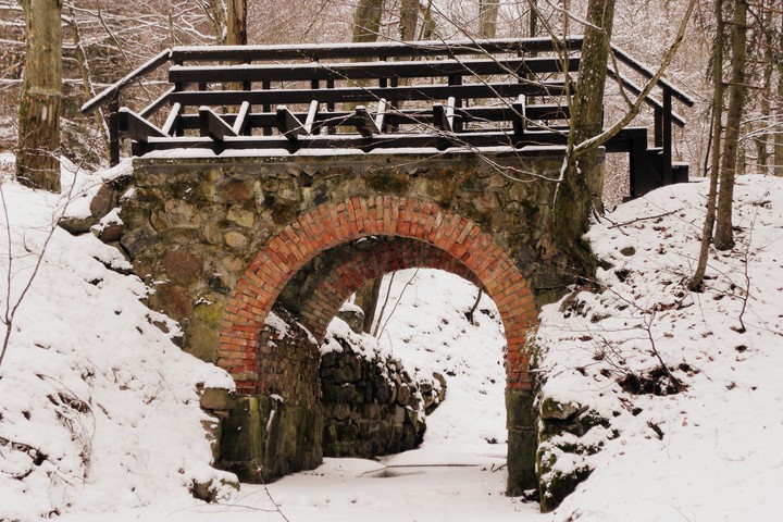 Mostek w zimowej szacie