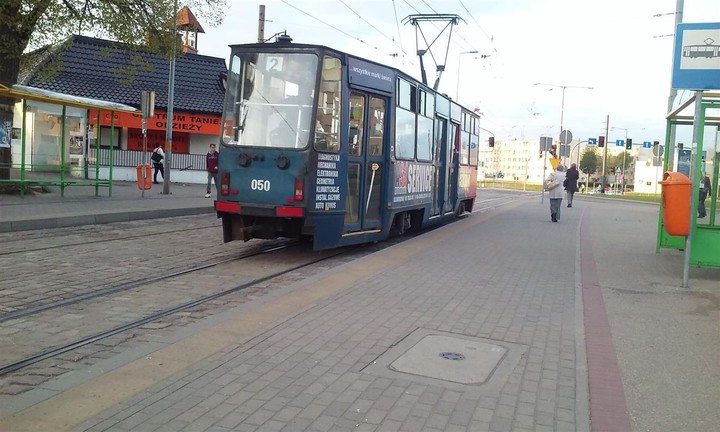 Dzyndzynek po torach gna, sialalala la