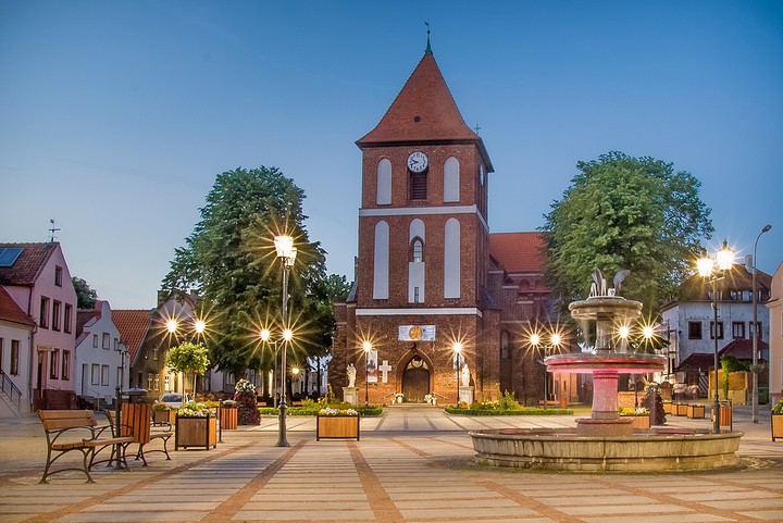 Rynek nocą.