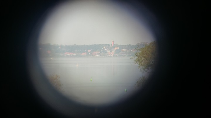 Krynica Morska widziana lunetą z wieży widokowej w Tolkmicku