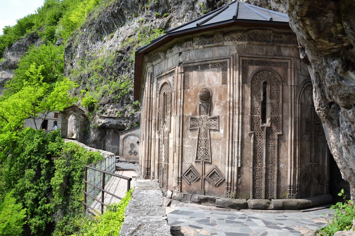 Wykuty w ścianie monaster Mgvimevi