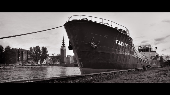 TANAIS - To obecnie chyba jedyny morski statek, który pojawia się w naszym mieście. Elbląg 31.10.2017 (Październik 2017)