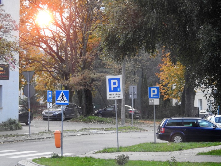 Zachód jesienny w mieście