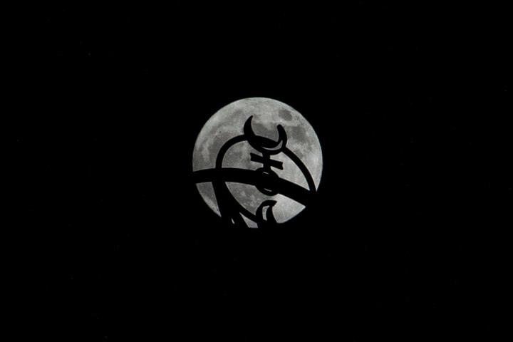 Księżyc na księżycu.