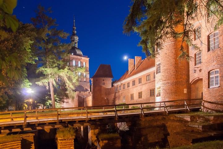 Spacer w Noc Muzeów . (Czerwiec 2018)