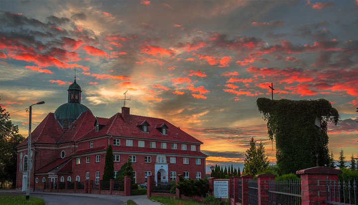 zachod nad kosciołem oo. Redemptorystow (Sierpień 2018)