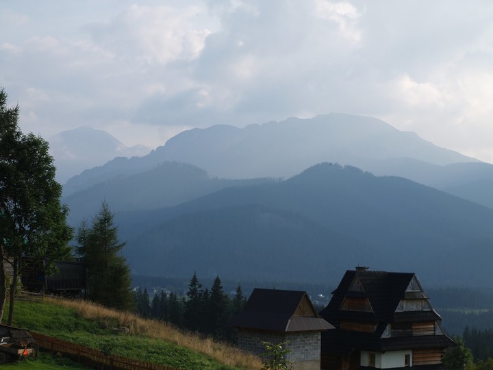 Z Kościeliska widok na Wysokie Tatry (Sierpień 2018)