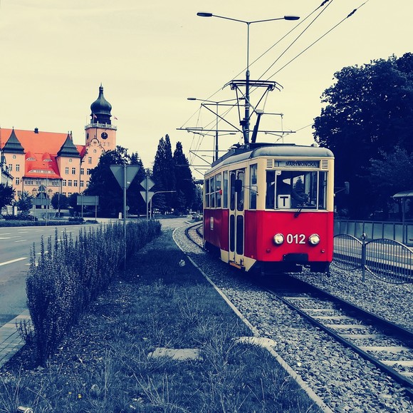 eNka na tle Ratusza (Wrzesień 2018)