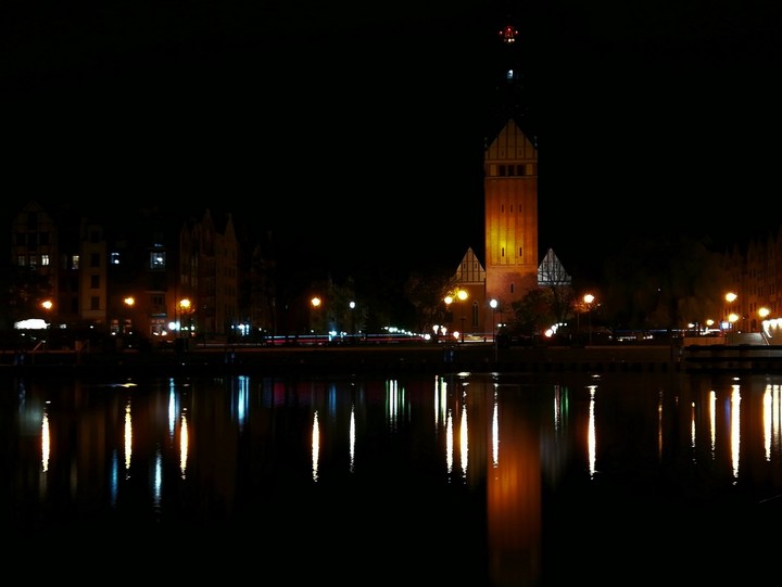 Katedra nocą od drugiej strony rzeki (Listopad 2018)