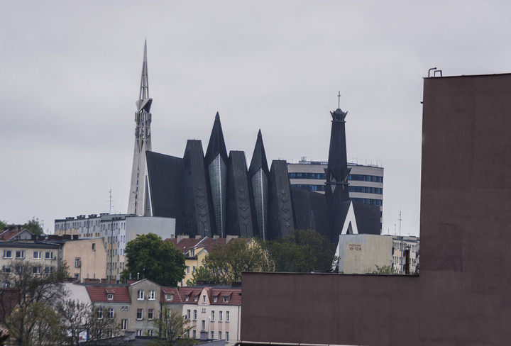 Potęga a z tyłu sprawiedliwość.