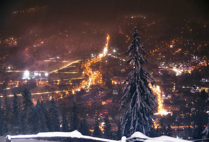 Widok na Zakopane spowite mgłą. (Luty 2020)