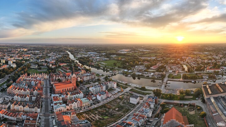 Zachód słońca nad elbląskim starym miastem