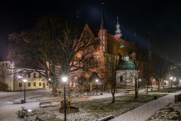 Dziedziniec katedralny (Grudzień 2021)