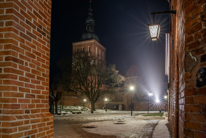 Widok na wieżę Radziejowskiego. (Grudzień 2021)