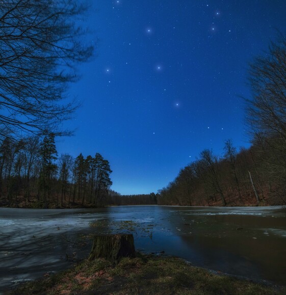 Księżycem  oświetlona Jelenia...