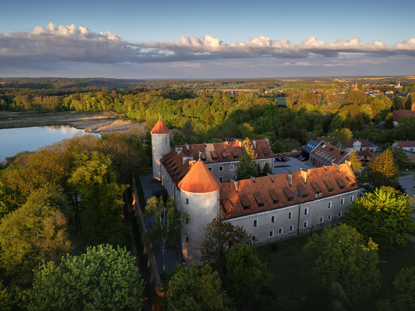 Pasłęcki zamek o zachodzie