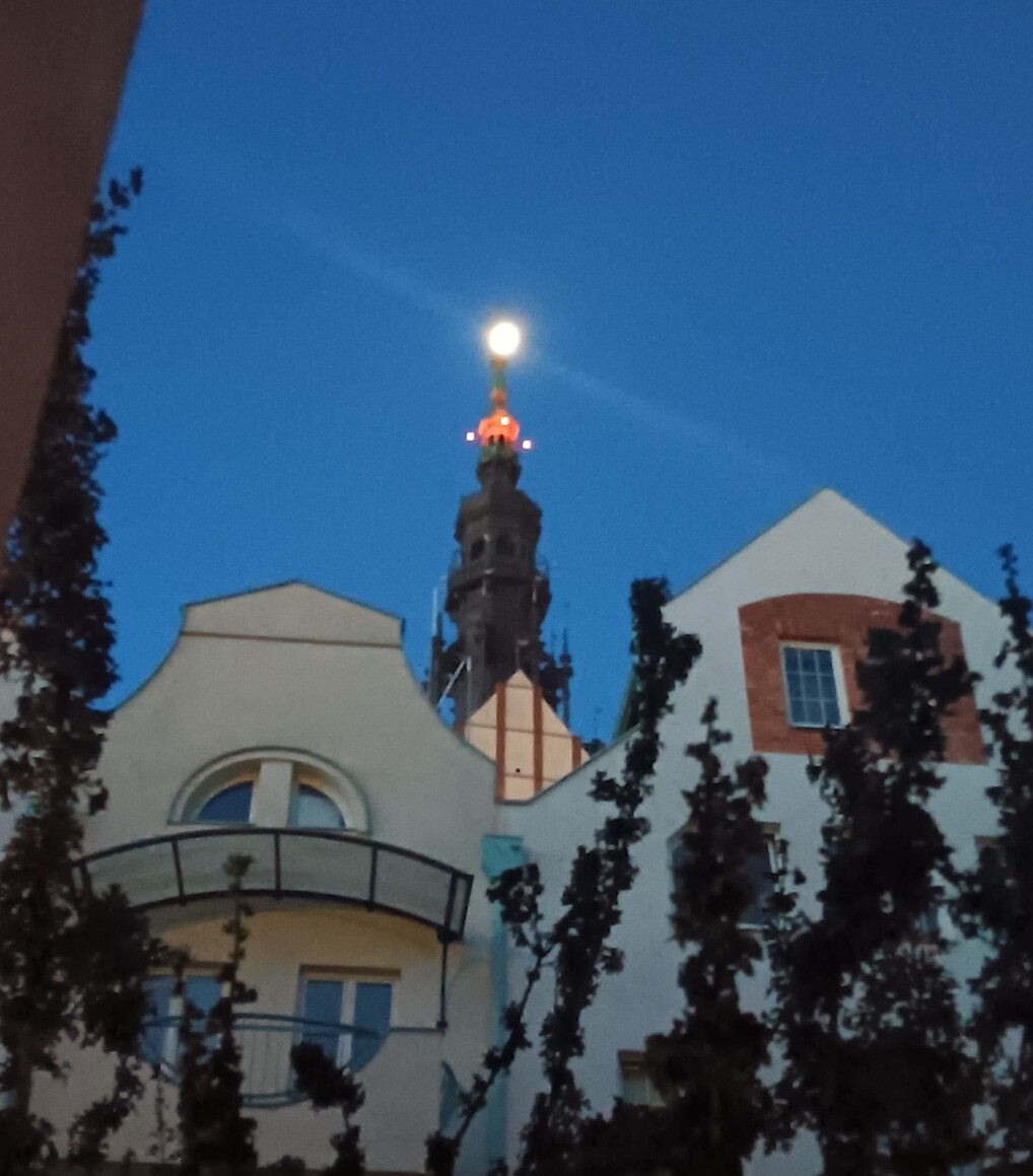 4:29 Nowe oswietlenie wiezy katedralnej