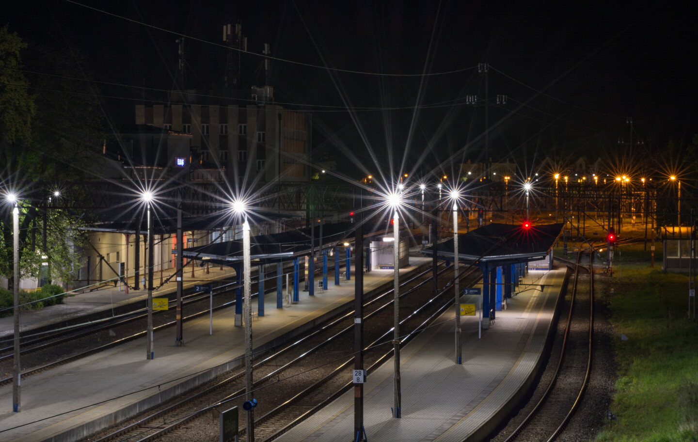 Dworzec nocą.